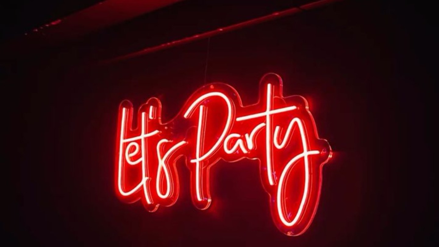 HOUSE PARTY 🎉